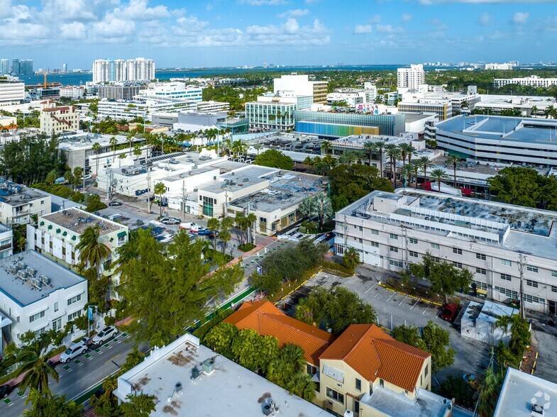 Primary Photo Of 700 Lincoln Rd, Miami Beach General Retail For Sale