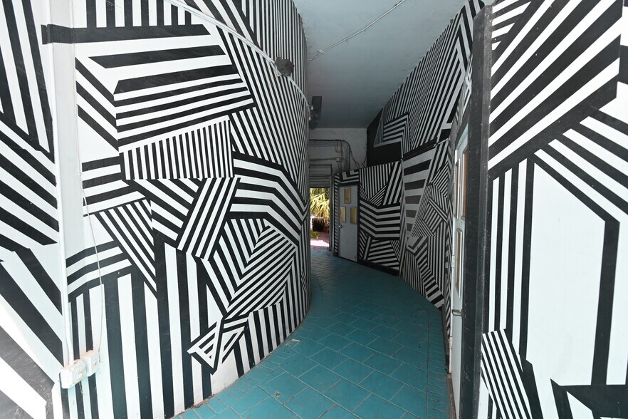 More Photos Of 47 W Amelia St, Orlando Bar For Sale