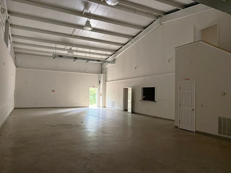 More Photos Of 5129 S McRaven Rd, Jackson Showroom For Sale