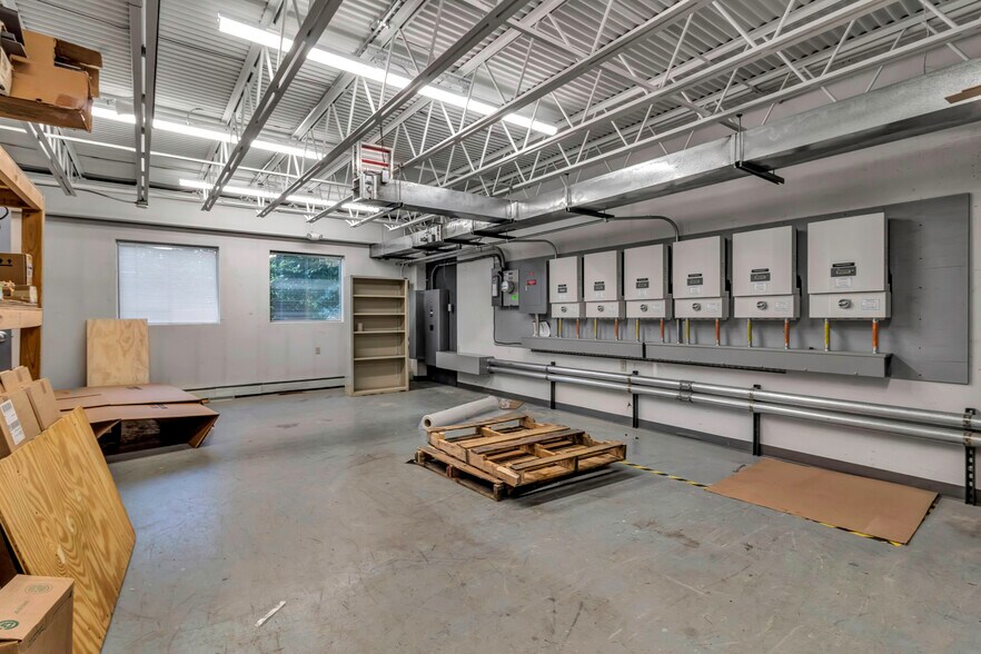 More Photos Of 7290 Nash Rd, North Tonawanda Showroom For Sale