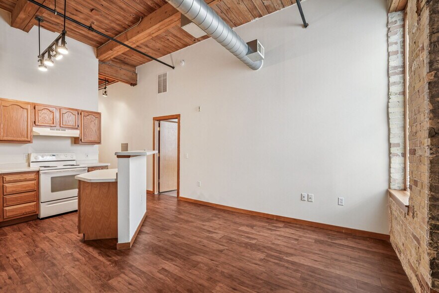 More Photos Of 134 Main St, Racine Apartments For Sale