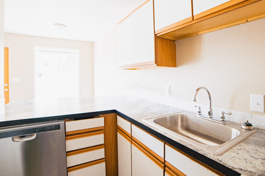 More Photos Of 131 SE Ainslee Ave, Depoe Bay Apartments For Sale