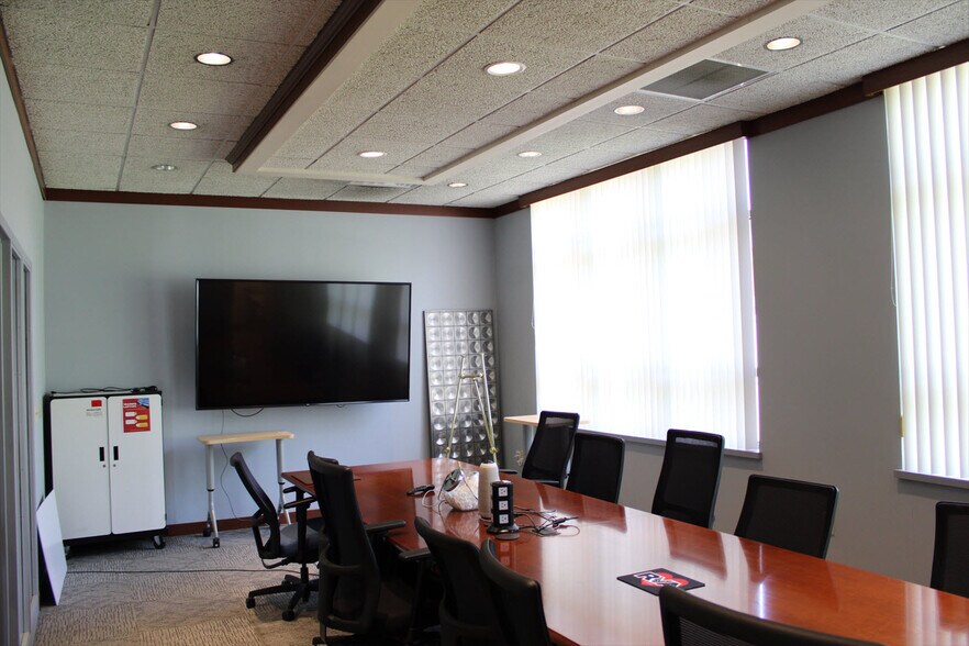 More Photos Of 4605 Commerce Rd, Richmond Bank For Sale