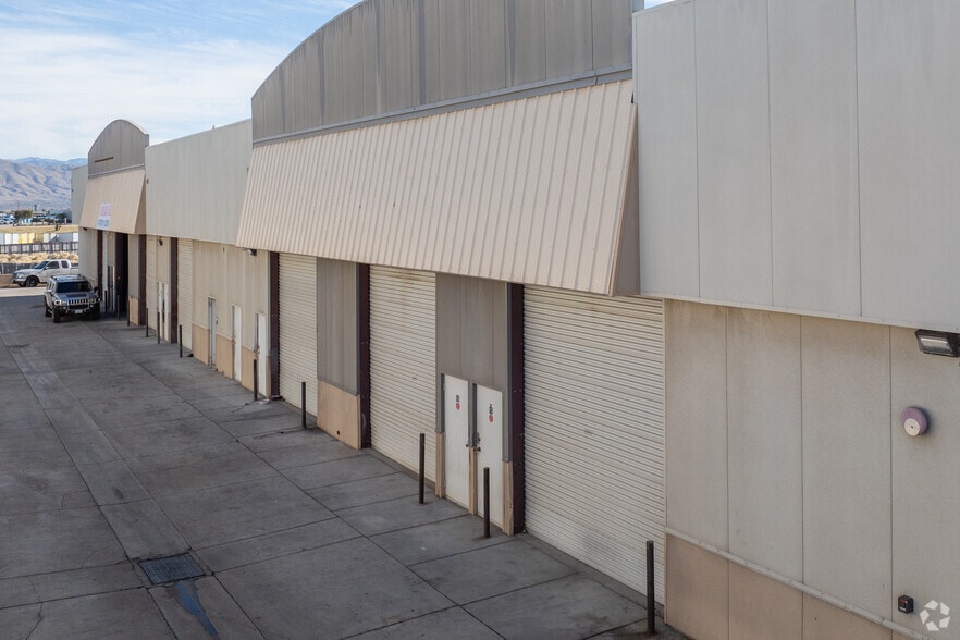 More Photos Of 10881 Santa Fe Ave, Hesperia Warehouse For Lease
