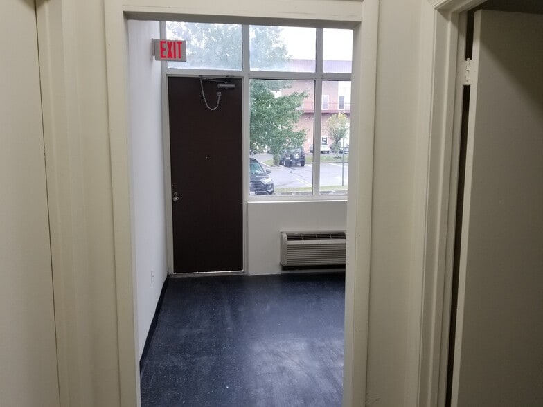 More Photos Of 18775 N Frederick Rd, Gaithersburg Warehouse For Lease