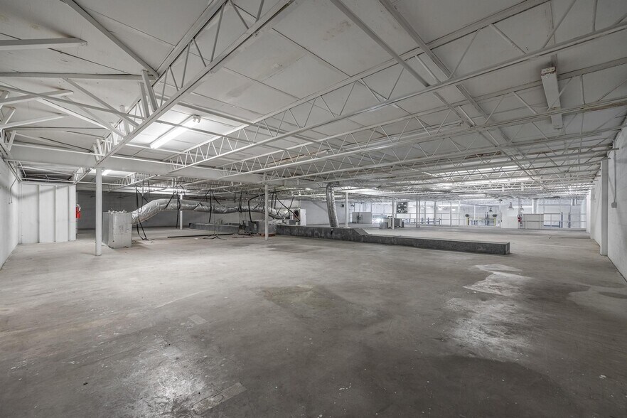 More Photos Of 2546-2578 Fowler St, Fort Myers Warehouse For Lease