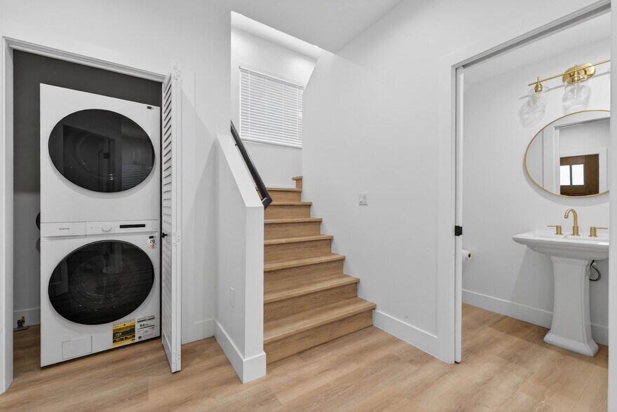 More Photos Of 678 E 45th St, Los Angeles Multifamily For Sale