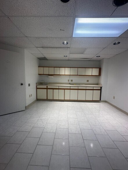 More Photos Of 85 Barnes Rd, Wallingford Medical For Sale