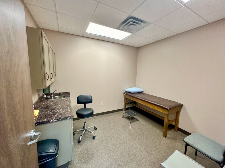 More Photos Of 142 Hampton Ct, Commerce Rehabilitation Center For Sale