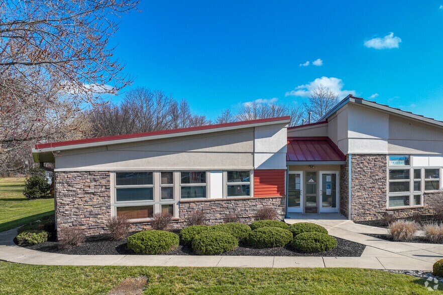 More Photos Of 399 Front St, Elmer Medical For Lease