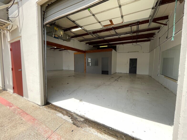 More Photos Of 1702 S State Highway 121, Lewisville Self Storage For Lease