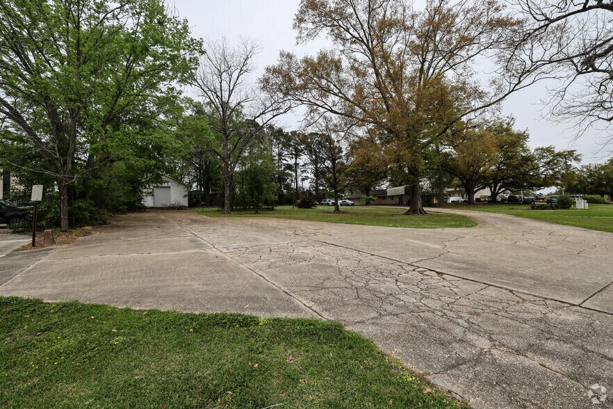 Primary Photo Of 10526 Jefferson Hwy, Baton Rouge Land For Sale