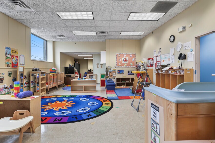 More Photos Of 1631 Main St, Niagara Falls Industrial For Sale