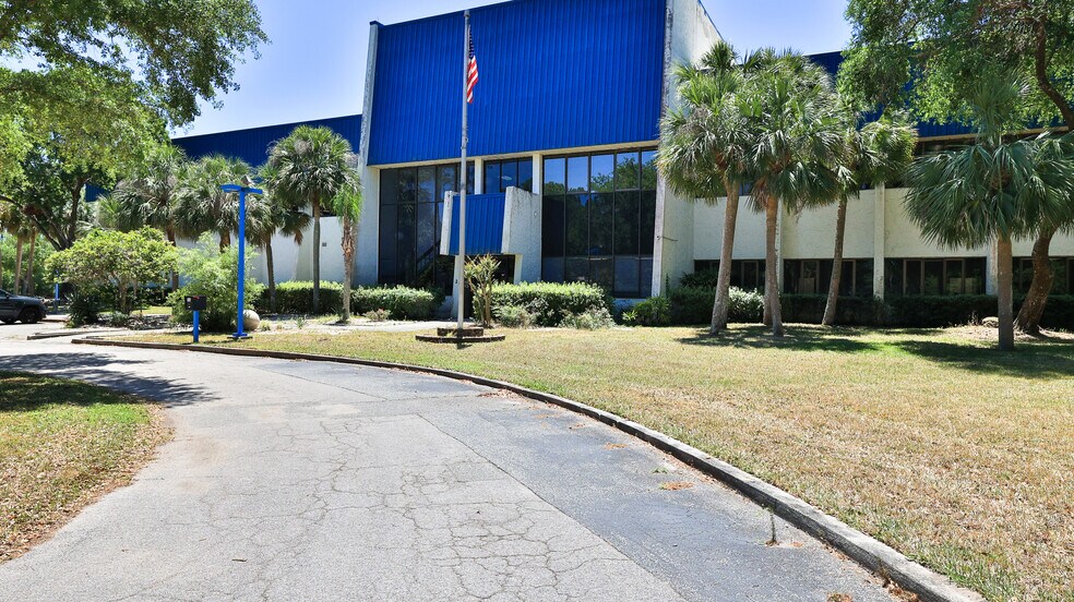 More Photos Of 2 Commerce Blvd, Palm Coast Warehouse For Lease