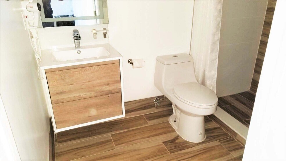 More Photos Of 1858 Dewey St, Hollywood Apartments For Sale