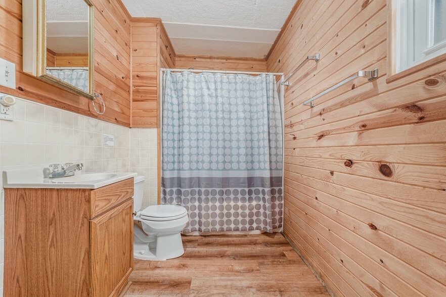 More Photos Of 10392 Houghton Lake dr, Houghton Lake Specialty For Sale