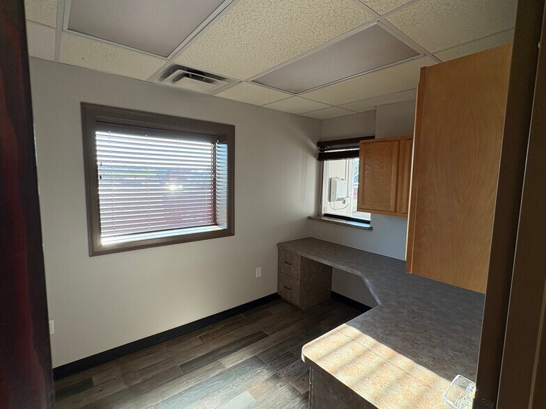 More Photos Of 1359 E Hanthorn Rd, Lima Light Distribution For Lease