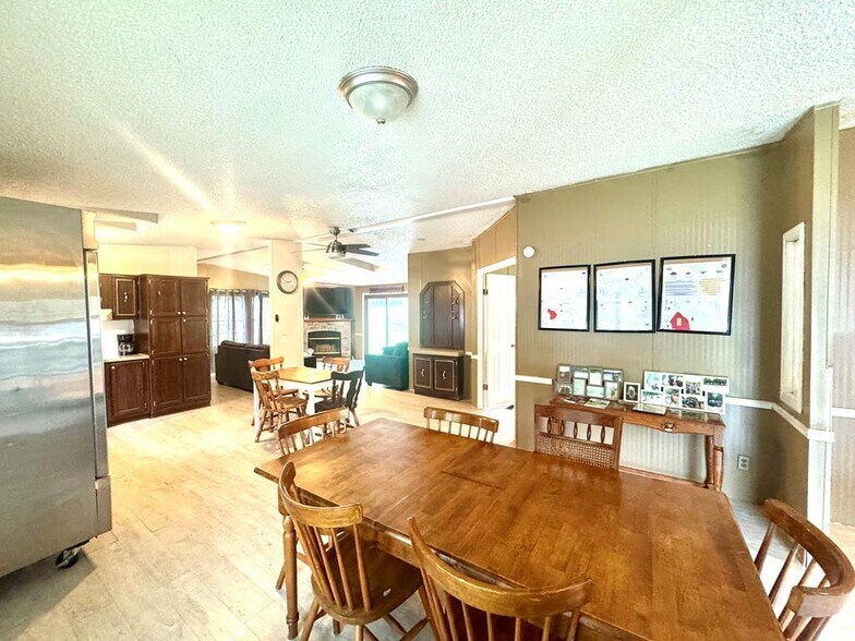 More Photos Of 158 Caloric Rd., Mullens Flex For Sale