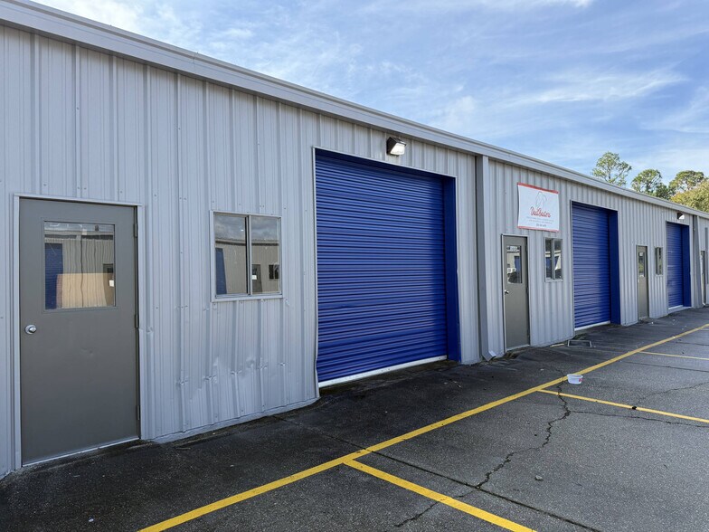 Primary Photo Of 9465 Creosote Rd, Gulfport Flex For Lease