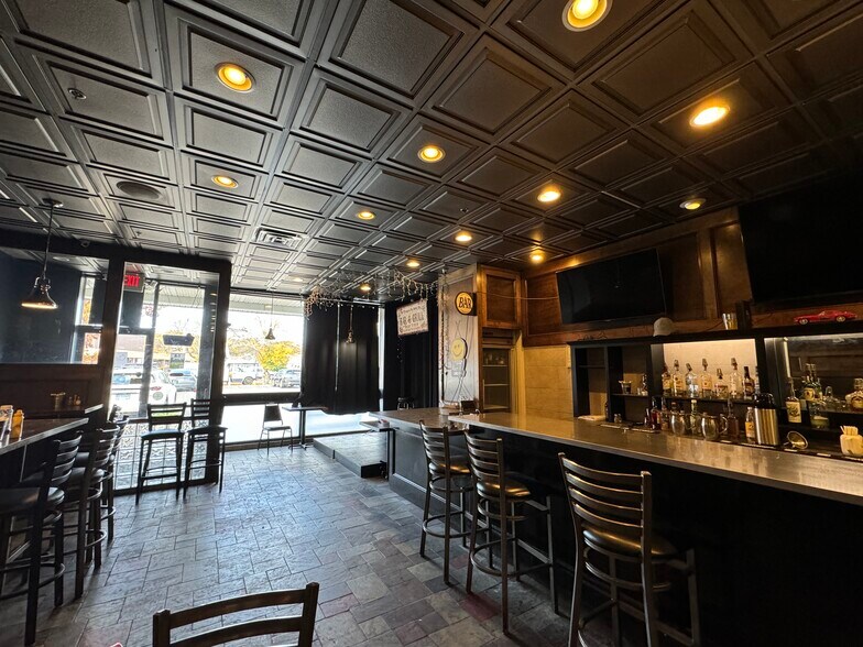 More Photos Of 785-819 Williams St, Longmeadow Storefront For Lease