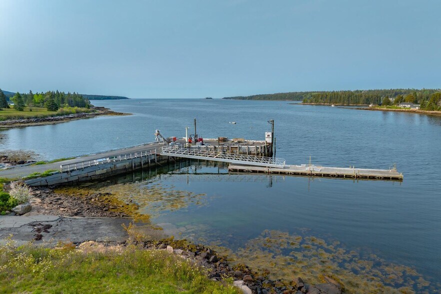 More Photos Of 88 Sargent St, Winter Harbor Freestanding For Sale