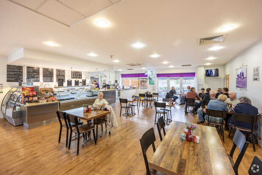 More Photos Of 6 Darby Clos, Swindon Coworking Space