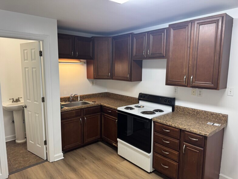 More Photos Of 410 Westbrook Ct, Spartanburg Unknown For Lease