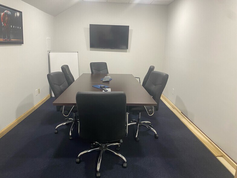 More Photos Of 202 E Main St, Huntington Medical For Lease