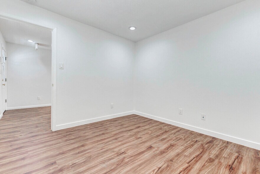 More Photos Of 1324 Avenue D, Katy Medical For Sale