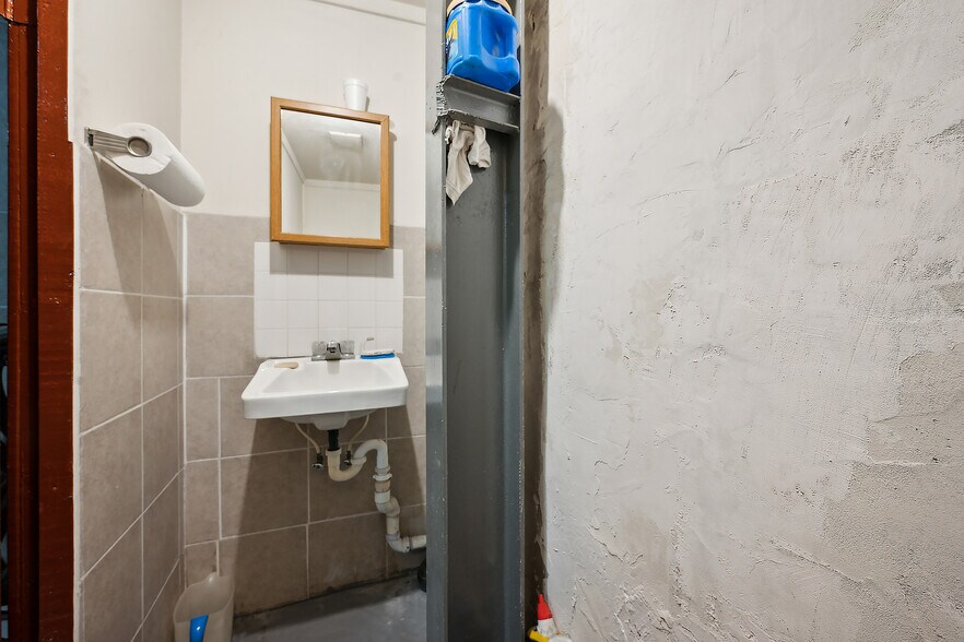 More Photos Of 1326 S 20th St, Philadelphia Warehouse For Sale