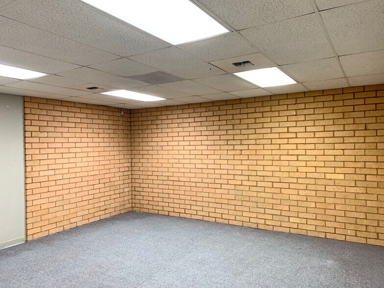 More Photos Of 1441-1443 E El Monte Way, Dinuba Office For Lease