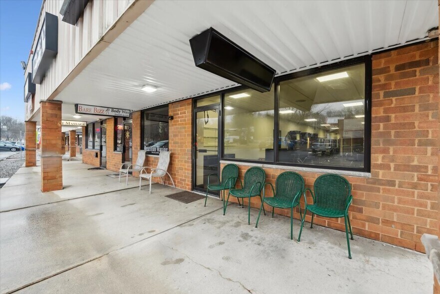 More Photos Of 10 Community Pl, Warren General Retail For Lease