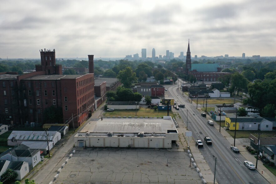 More Photos Of 2421 W Market St, Louisville Freestanding For Sale