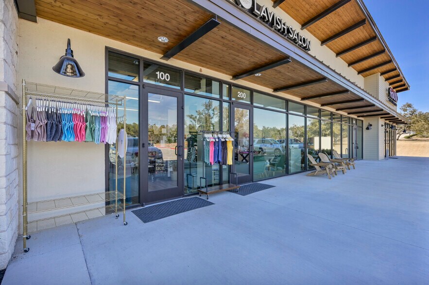 More Photos Of 901 N Vista Ridge Blvd, Cedar Park General Retail For Sale