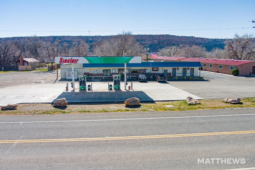 Primary Photo Of 161 E Main St, Bluff Convenience Store For Sale