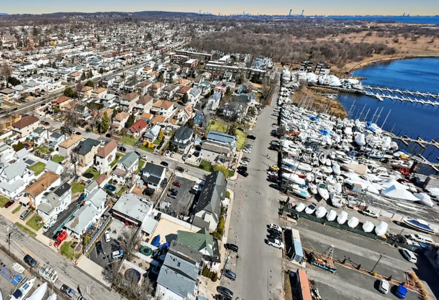 More Photos Of 321-331 Plandome Rd, Manhasset Storefront Retail Office For Lease