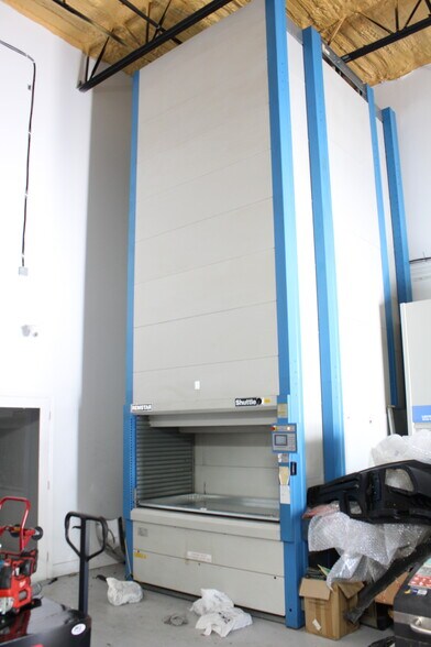 More Photos Of 6457 Hazeltine National Dr, Orlando Warehouse For Sale