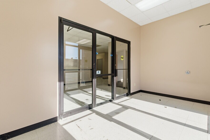 More Photos Of 1612 N Osteopathy, Kirksville Office For Sale