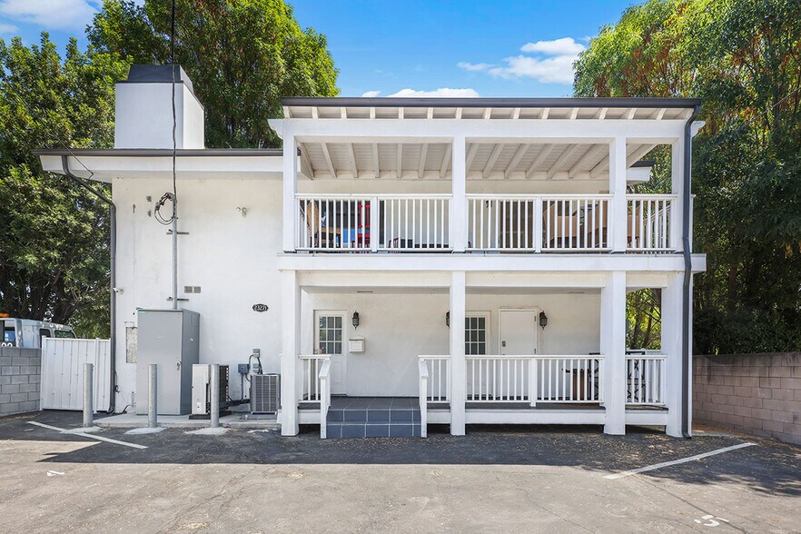 More Photos Of 23271 Ventura Blvd, Woodland Hills Office For Sale