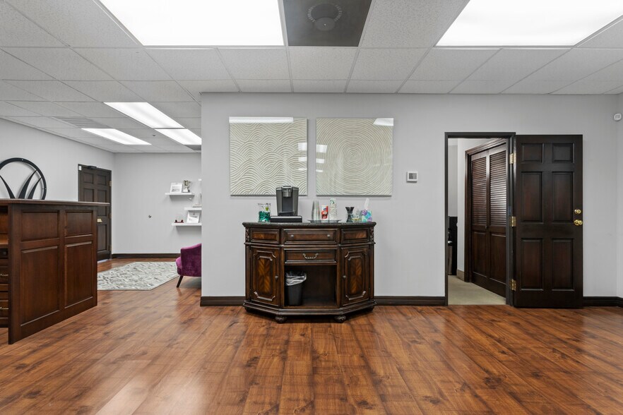 More Photos Of 17734 Preston Rd, Dallas Office For Sale