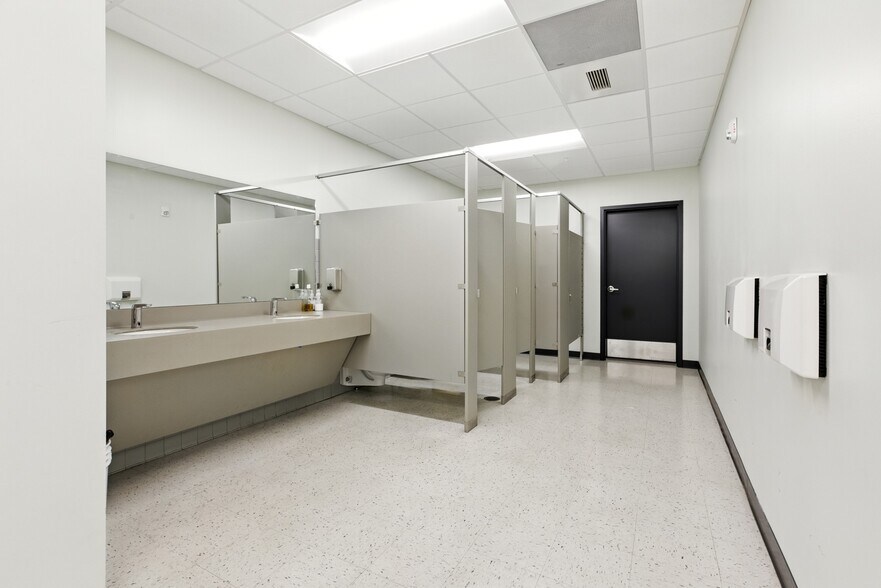 More Photos Of 373 Highland Ave, Salem Industrial For Lease