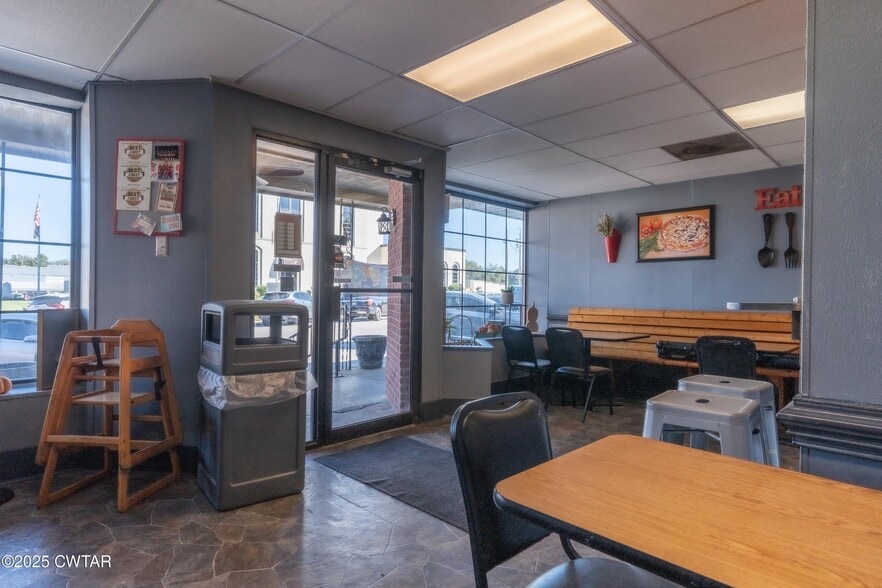 More Photos Of 18 S Court St, Alamo Storefront Retail Residential For Sale