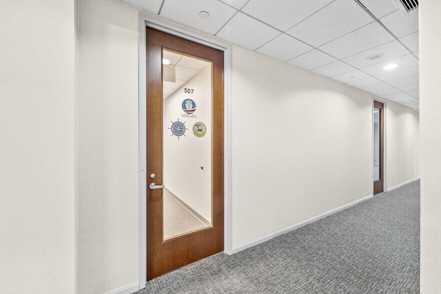 More Photos Of 1025 Connecticut Ave NW, Washington Office For Lease