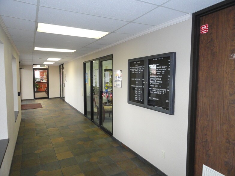 More Photos Of 755 S 11th St, Beaumont Office For Lease