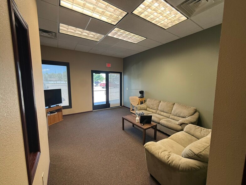 More Photos Of 3200-3264 20th St S, Fargo General Retail For Lease