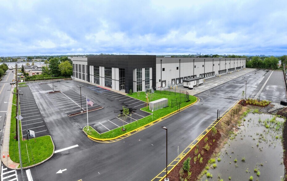 More Photos Of 200 Hollister Rd, Teterboro Warehouse For Lease