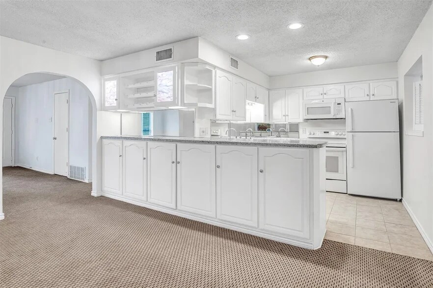 More Photos Of 7771 Royal Ln, Dallas Multifamily For Sale