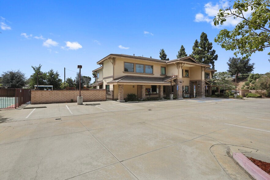 More Photos Of 818 W Gladstone St, San Dimas Specialty For Sale