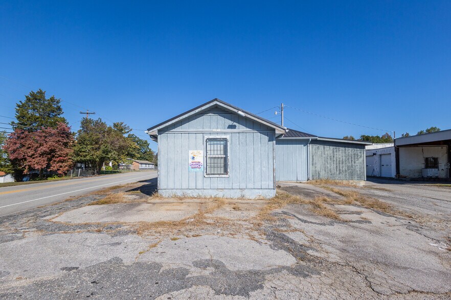 More Photos Of 2690 Old Richmond Road, Danville Office For Sale