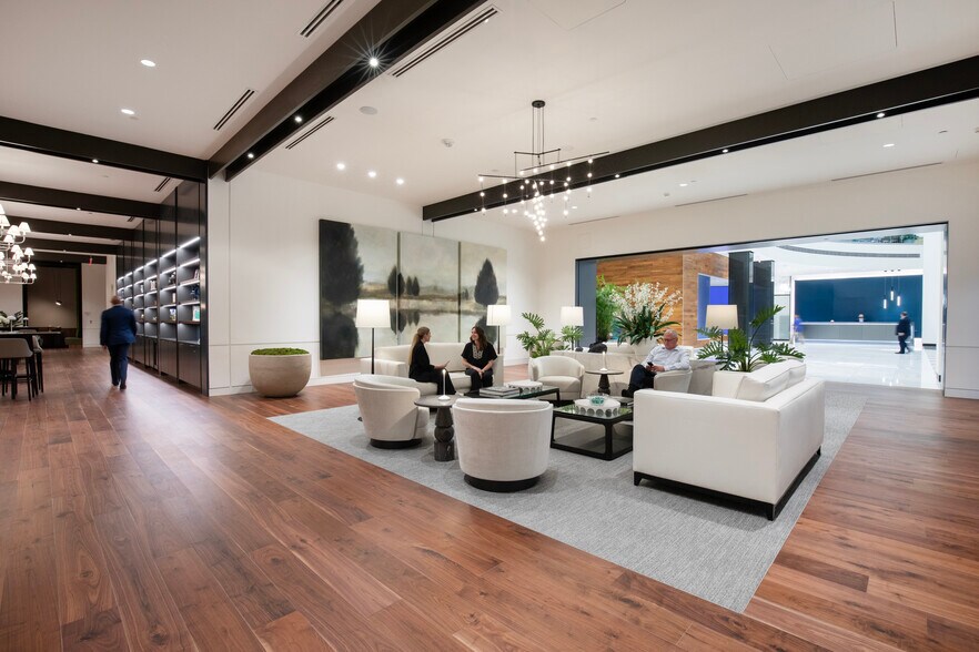 More Photos Of 200 S Orange Ave, Orlando Office For Lease